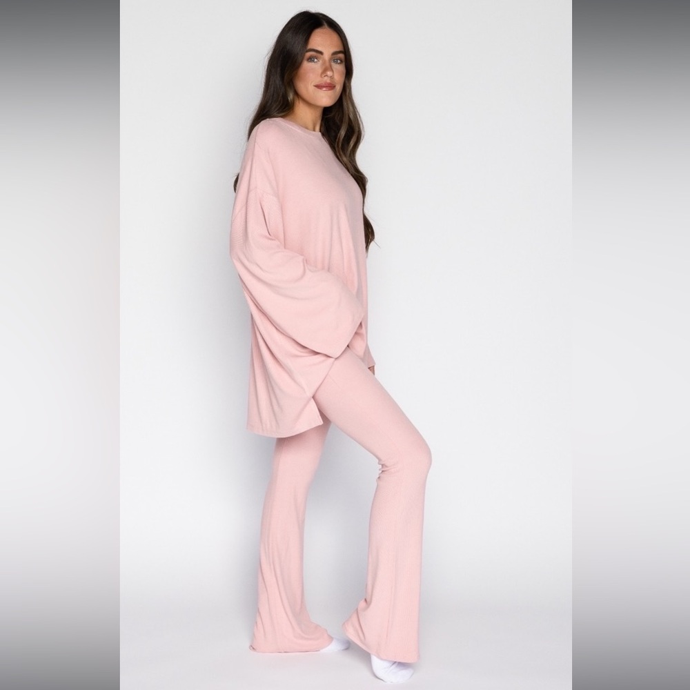 The Foxy Kind All Weekend Long Pant Set Long Sleeve
Perfect Pink
Sold Out Online - Picture 4 of 5